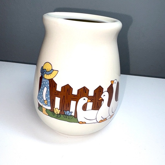 Sunbonnet Sue Vase 1970s - No Lid - Geese - Jar Collectible Vintage Canister - Picture 1 of 6